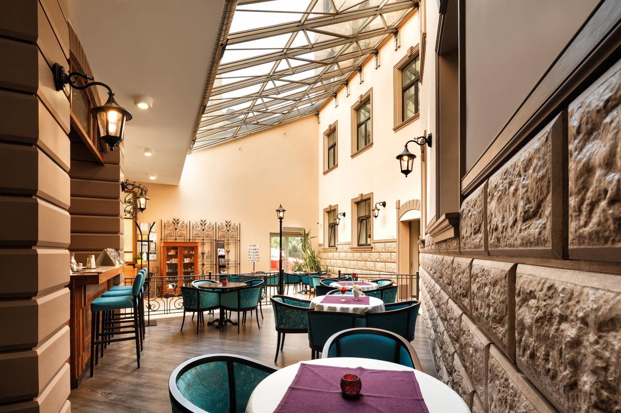 City Hotel Teater 리가 외부 사진